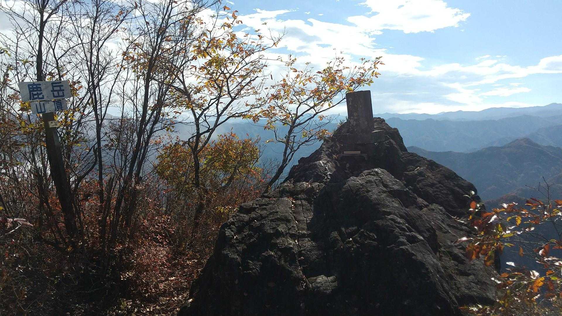 一ノ岳山頂です🙄
展望は360度ですが この先南へ下ると展望の良い岩場があります😆