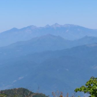 八ヶ岳の手前にはニセヤツ(茅ヶ岳＆金ヶ岳)かな？