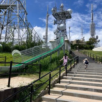 出ました、必殺の滑り台往復祭り↔️
5回も登り降り💦楽しかったようです😆