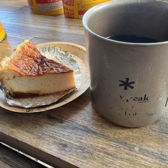 デザートはリンゴのキャラメリゼバスクチーズケーキとコーヒー☕︎