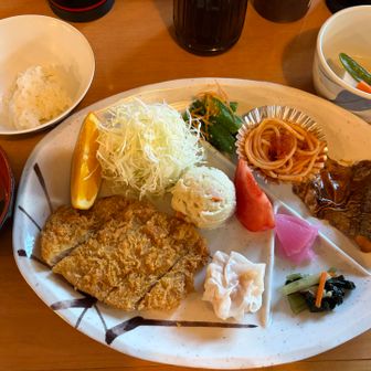 漬物しか食べられなかった😱
下山してﾄﾝｶﾂ食べました🍽️