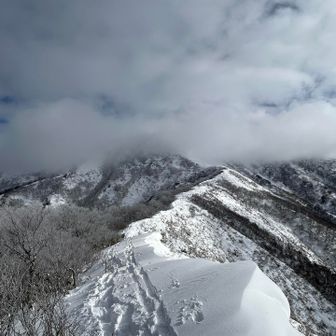 これから向かう稜線📸
山頂はまだまだ先です
