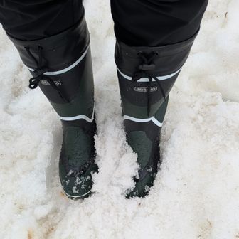 スパイク長靴が役立った😁
