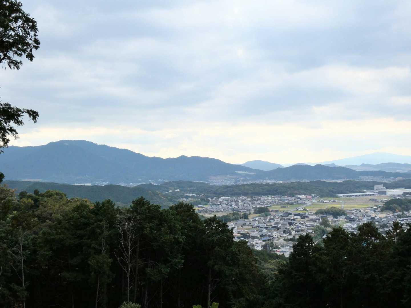 展望台より
左より‥若杉山・岳城山・大城山・乙金山・井野山・九千部山
‥登ったなぁ🤗