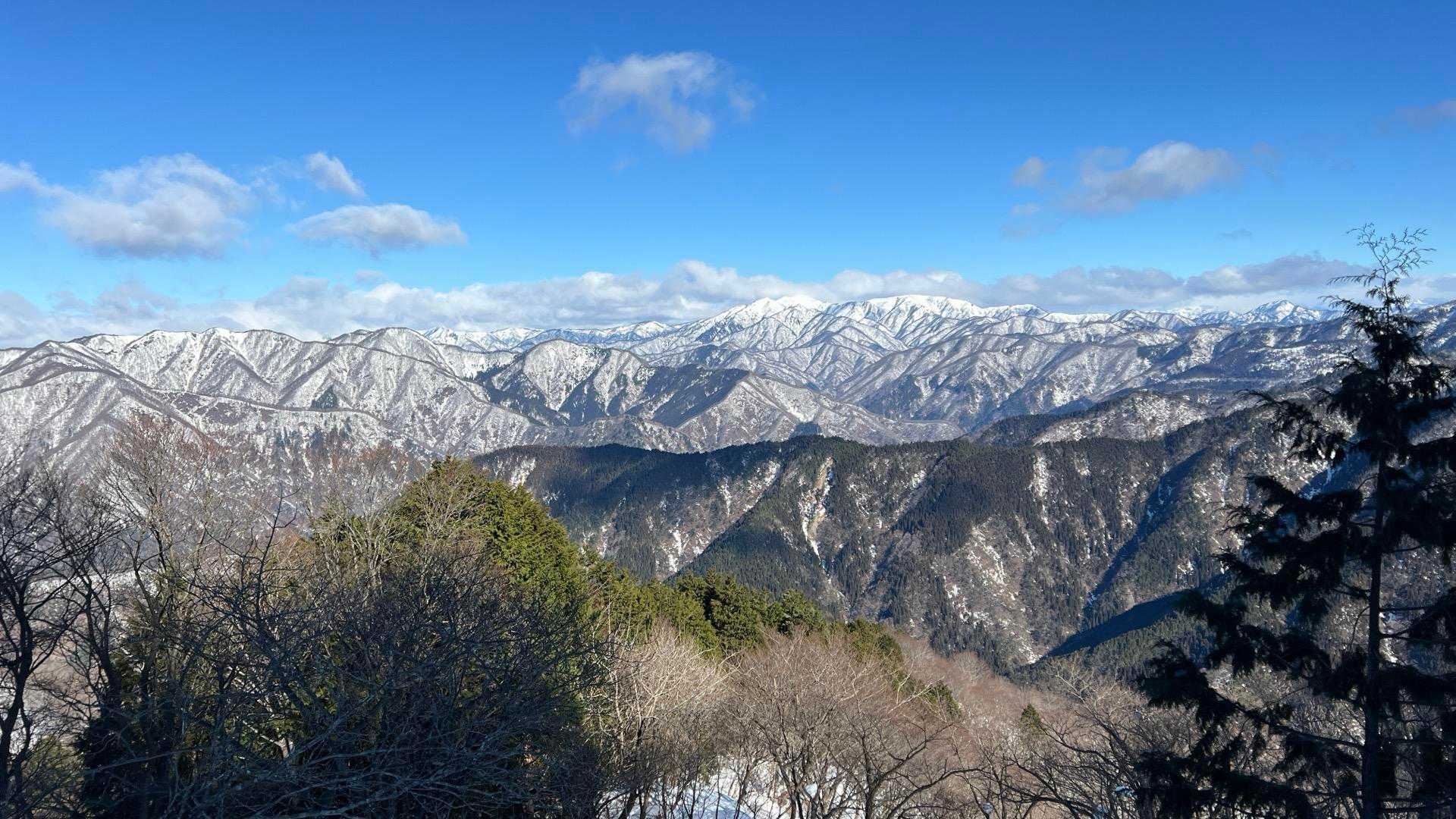 能郷白山を中心とする越美山地の面々…。