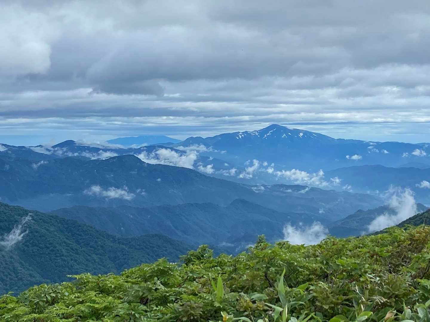 月山と鳥海山