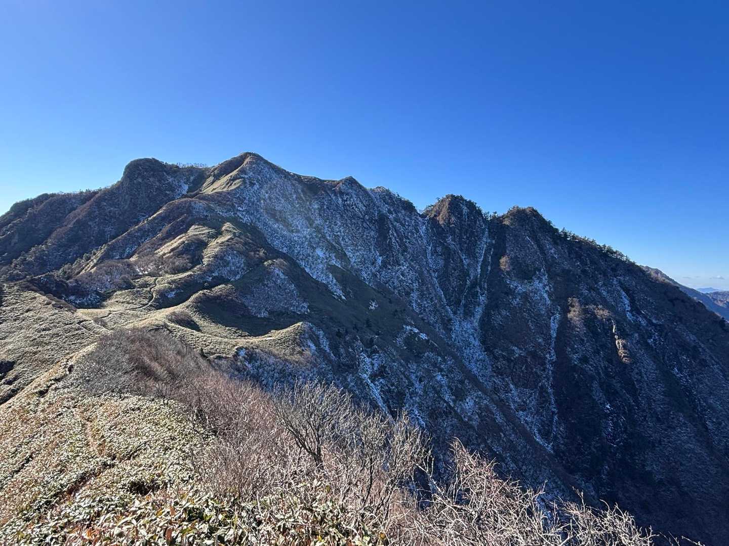 下山途中に振り返って伊予富士
また来るよ😊