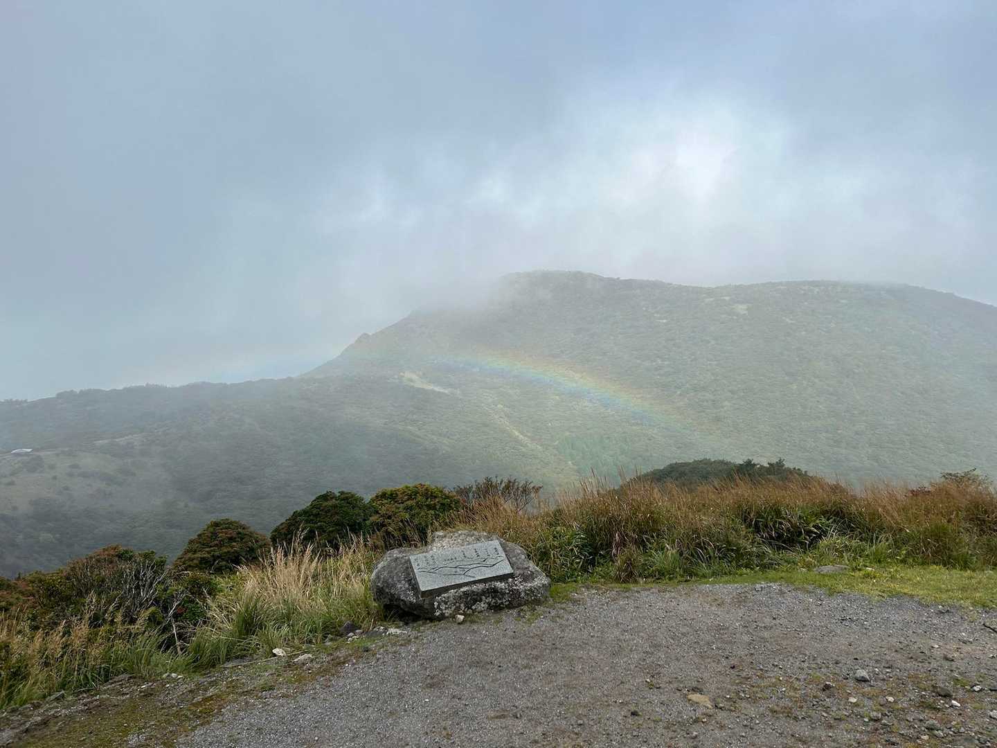 牧野の戸の東屋で
頑張ったご褒美に間近に虹🌈✨