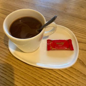ホットココアを注文。他にもチャイがありました。