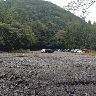 こちらにも駐車場がありました