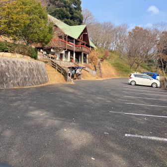三ツ石森林公園　ざっくり20台位は停められそうな駐車場です