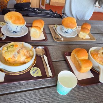 山頂のパン屋さんに来たら、以前も来たことがあると 思い出しました～😆🍞

パングラタンうまかった～😋