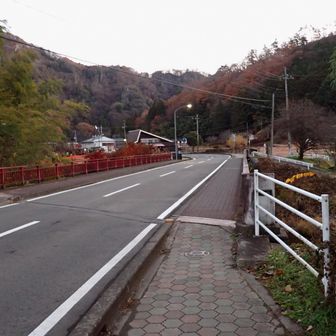 今日は左周回…お先に月居山🐾

よって右に曲がります🫱

周回方向って…
周回中心から見ての方向なんで、
外から入ると初めは逆に曲がるん〜

いつもこんがらがる、
地頭低めの私です…
