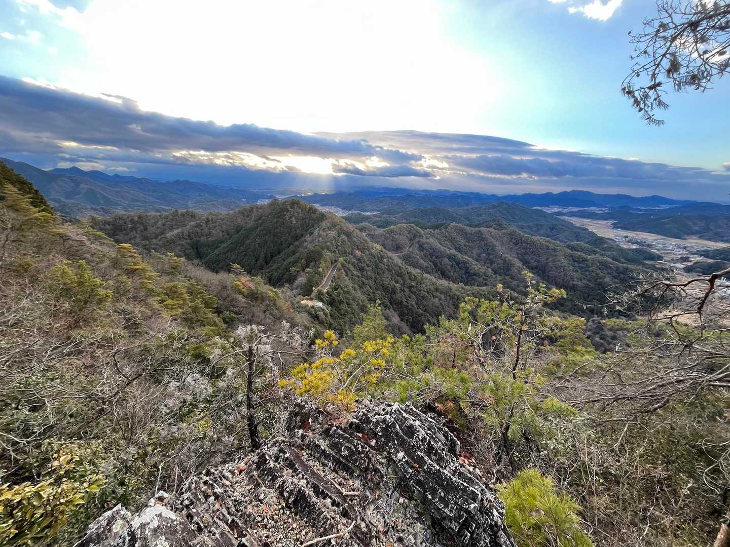この岩の先、何もないけど