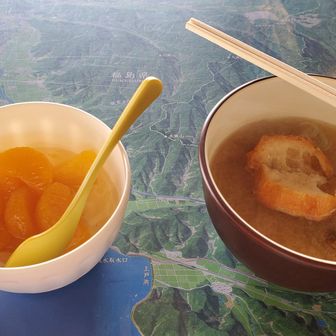 弘法清水小屋のフルーツポンチと、なめこ汁