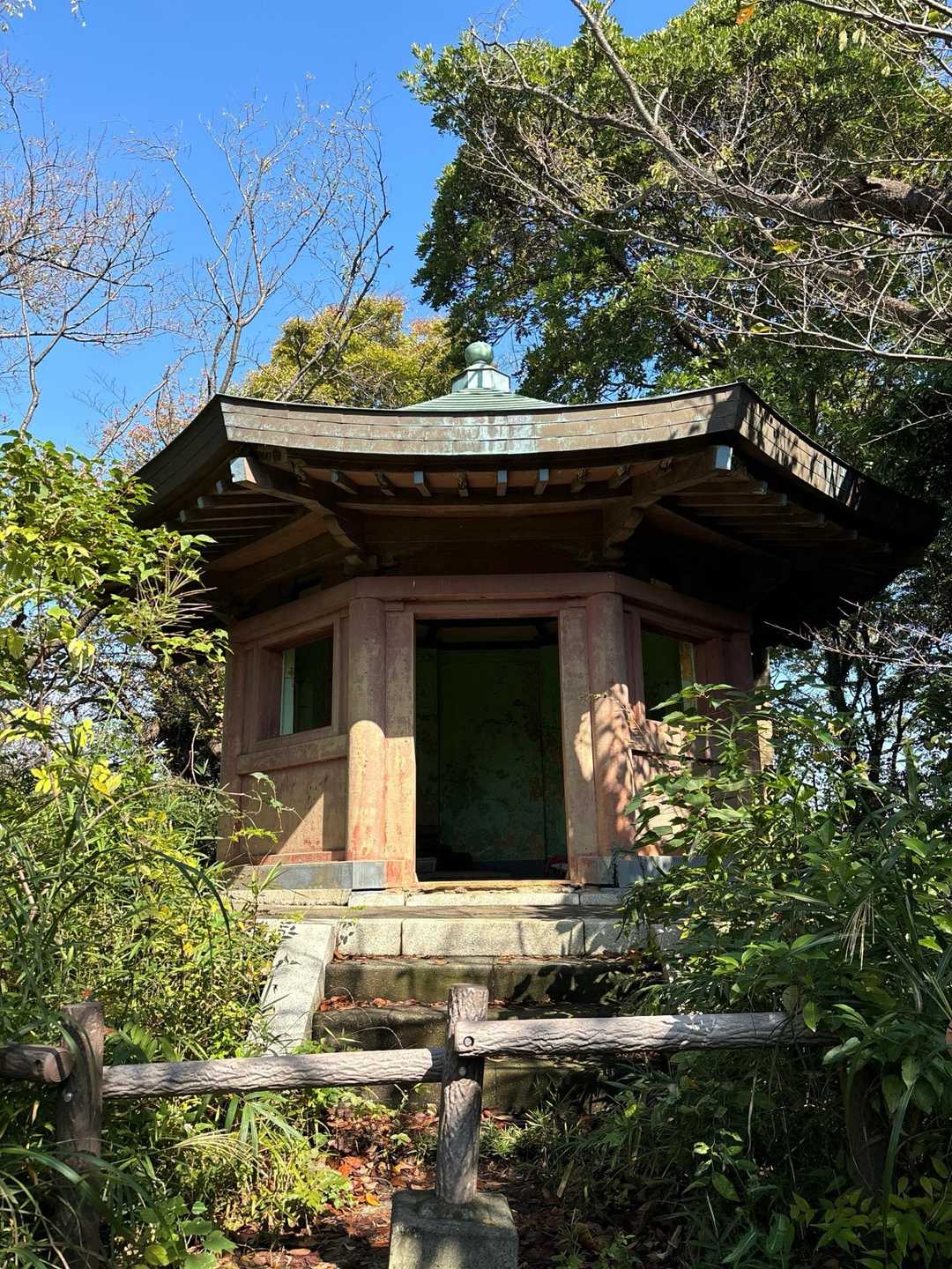 仁王門-称名寺-称名寺市民の森入口-金沢山 往復コースの写真