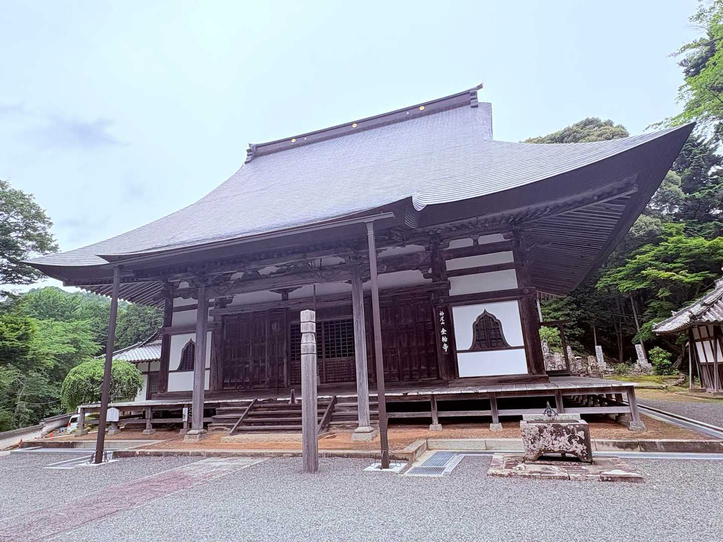 金輪寺本堂は京都府指定文化財
立派な屋根が特徴的でした