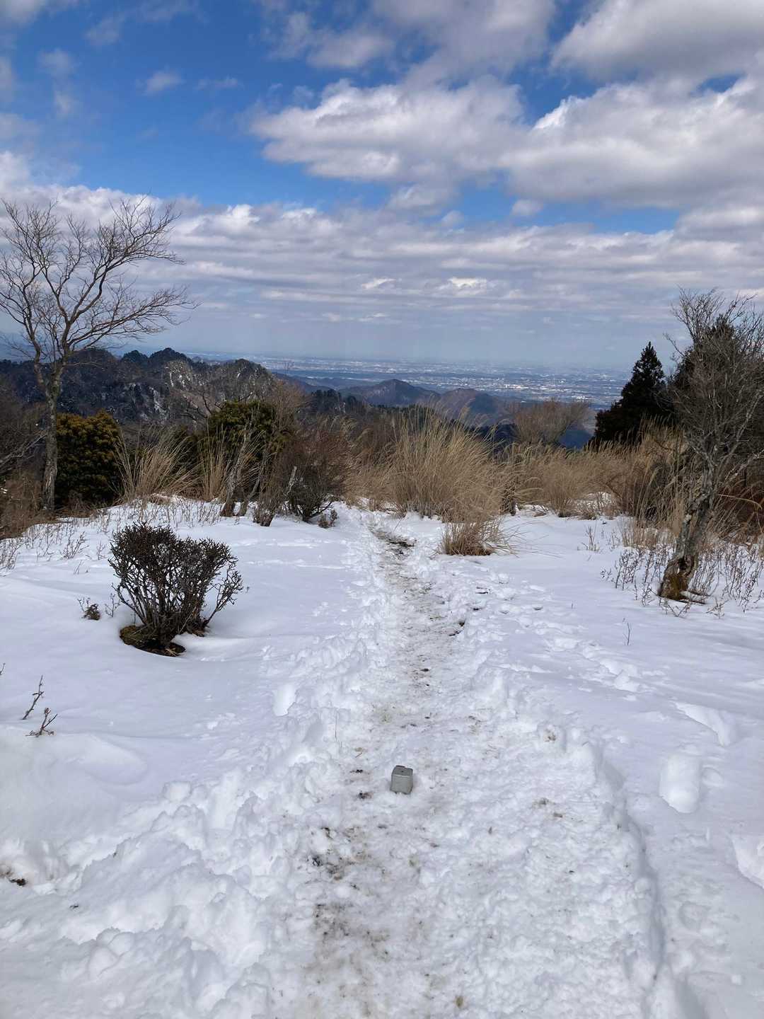 気持ちの良い雪道です　ルンルン🎶です