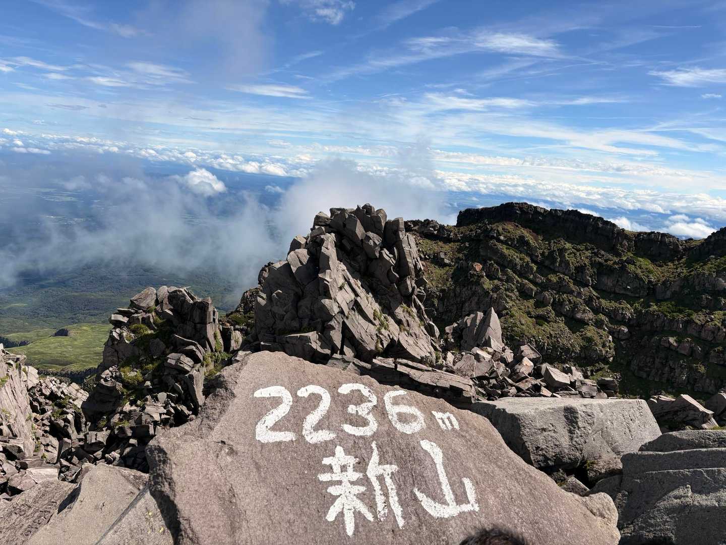 象潟口（鉾立） | 鳥海湖、高山植物の稜線、日本海を望む大パノラマ。迫力の単独峰の写真