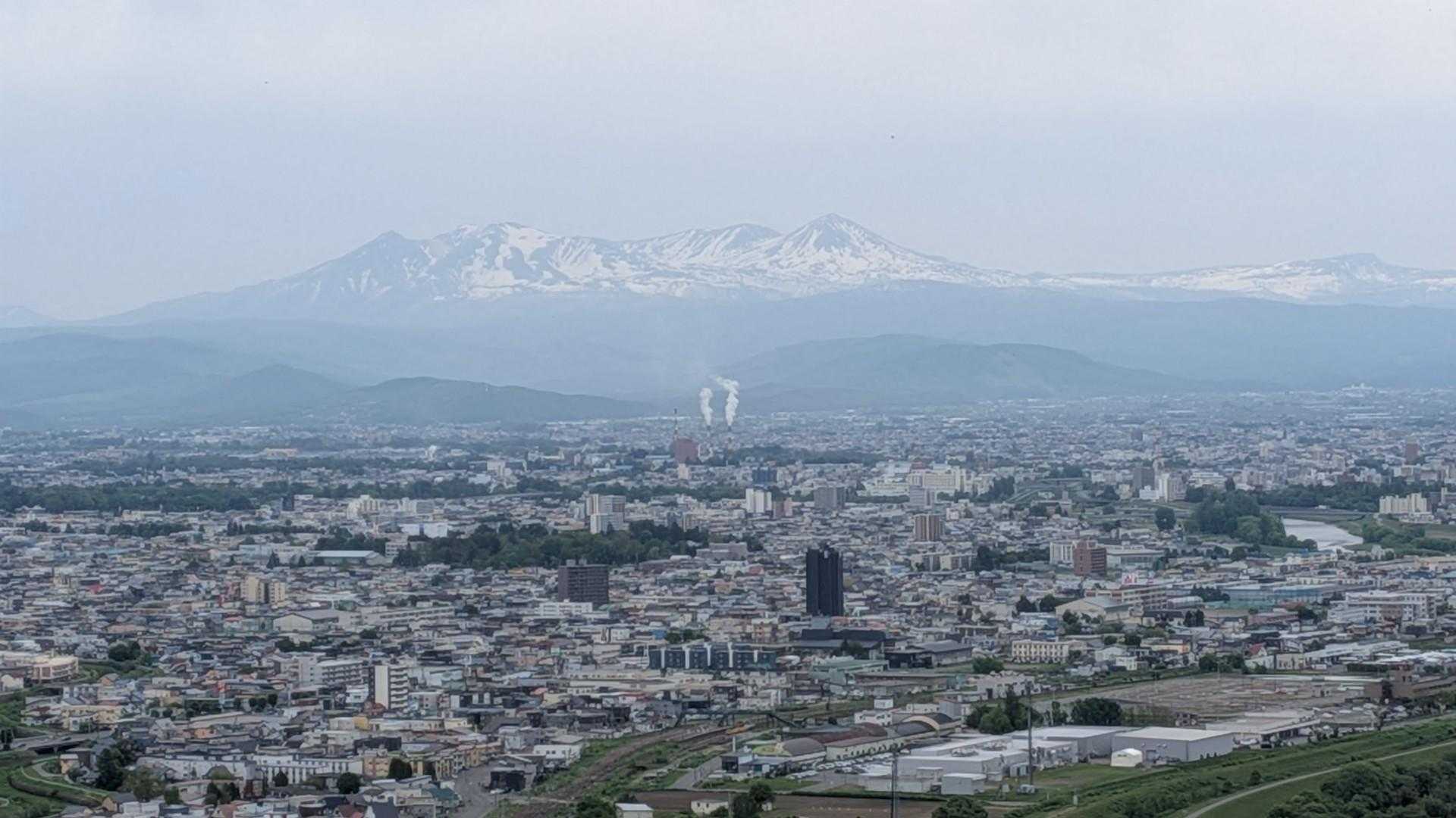 １座目、嵐山展望台からの旭岳メインの大雪山ドーン