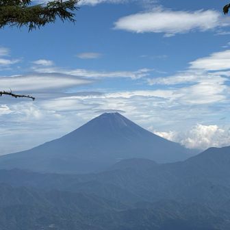 レンズ雲かかってる富士山