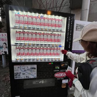 この自販機、全部ウィルキンソン炭酸水
ばっじいさん、購入