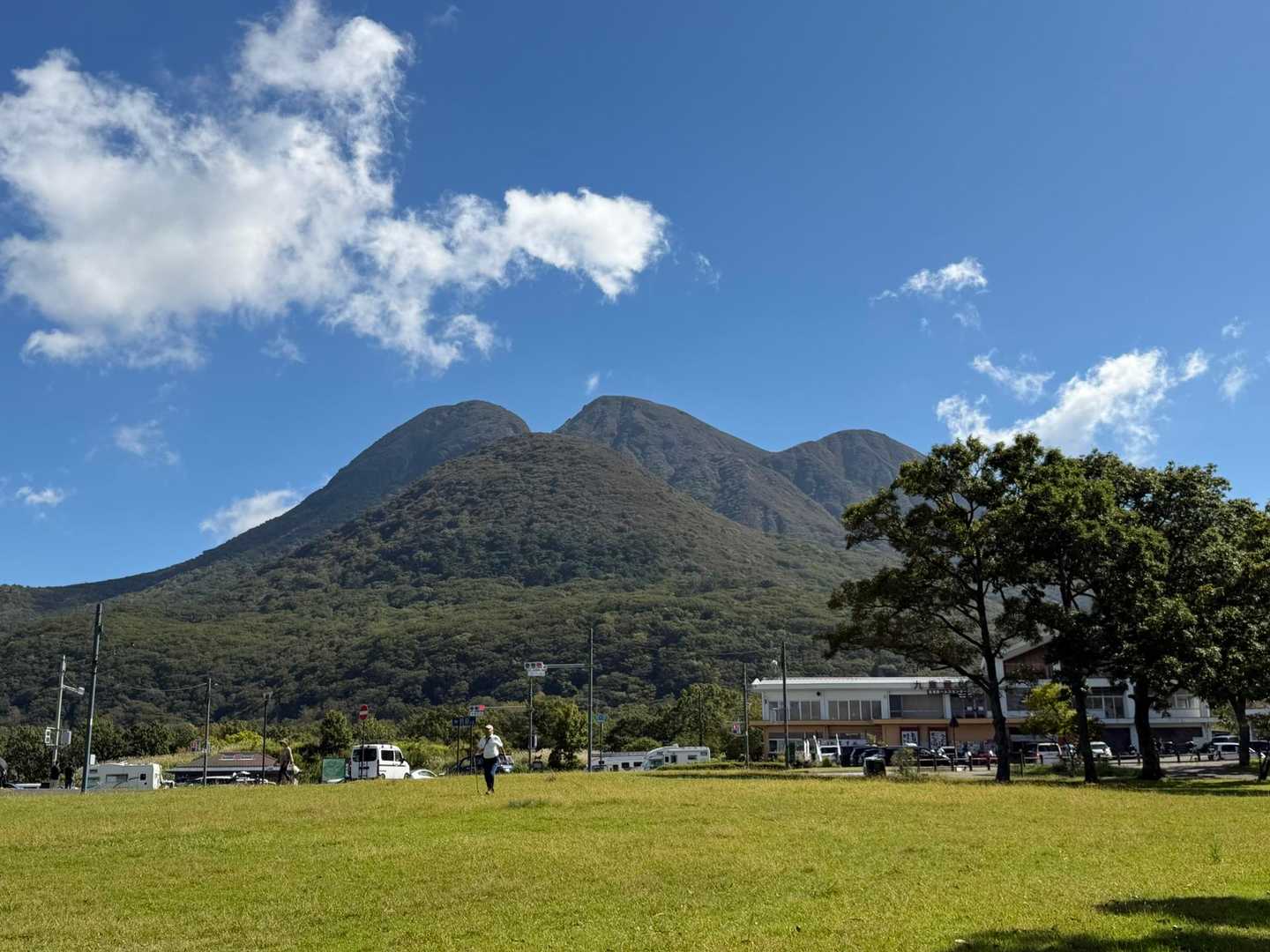 長者原登山口へ無事下山

ロードを歩く？
いやいや、ポンコツの私らはコミュニティバス400円で牧ノ戸峠へ戻りました😆