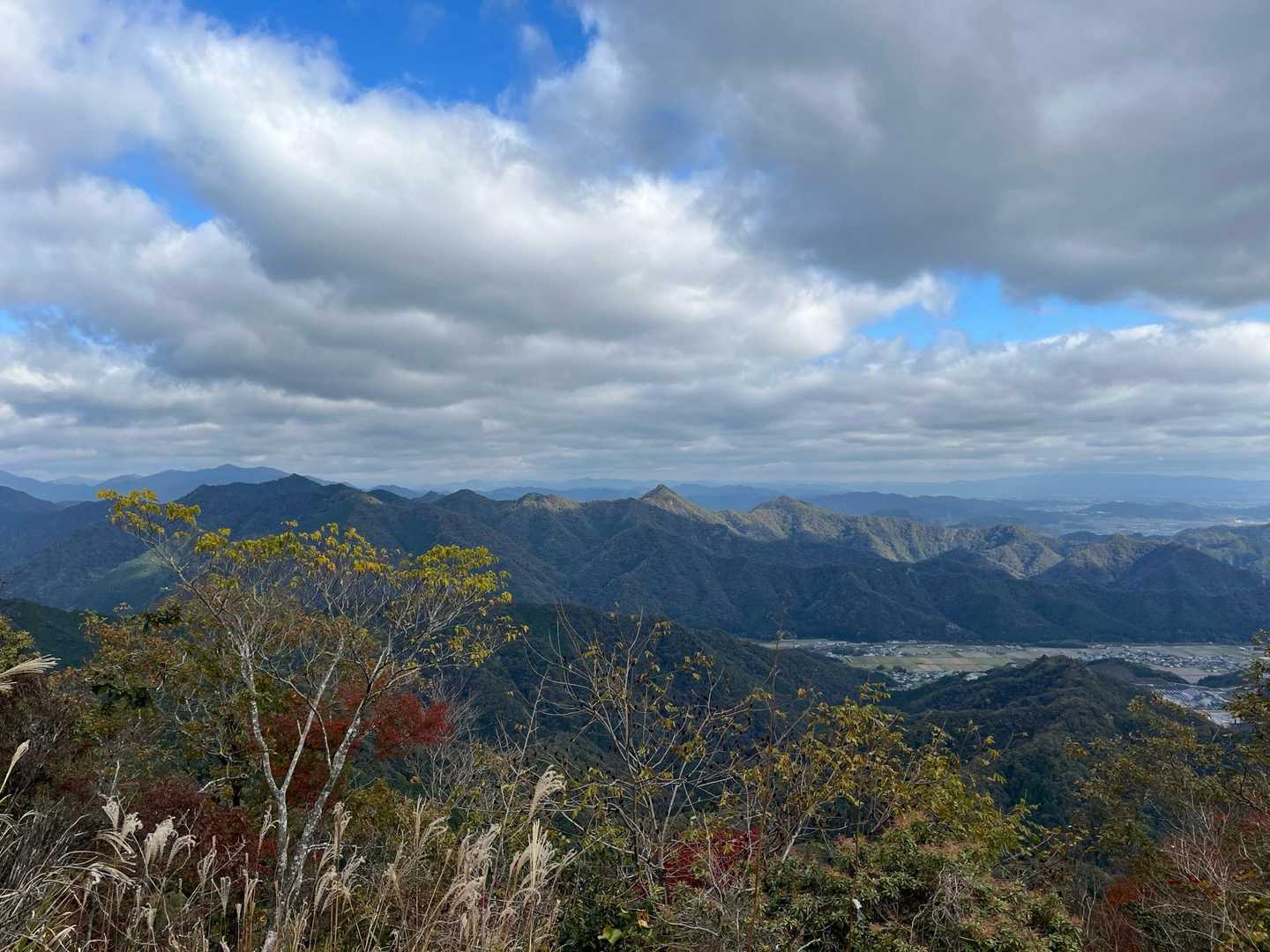 山頂より東方面