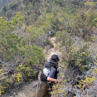 激下り。
ここ、ザレッザレだよね😂
ロープはかわりばんこに使いますよ。