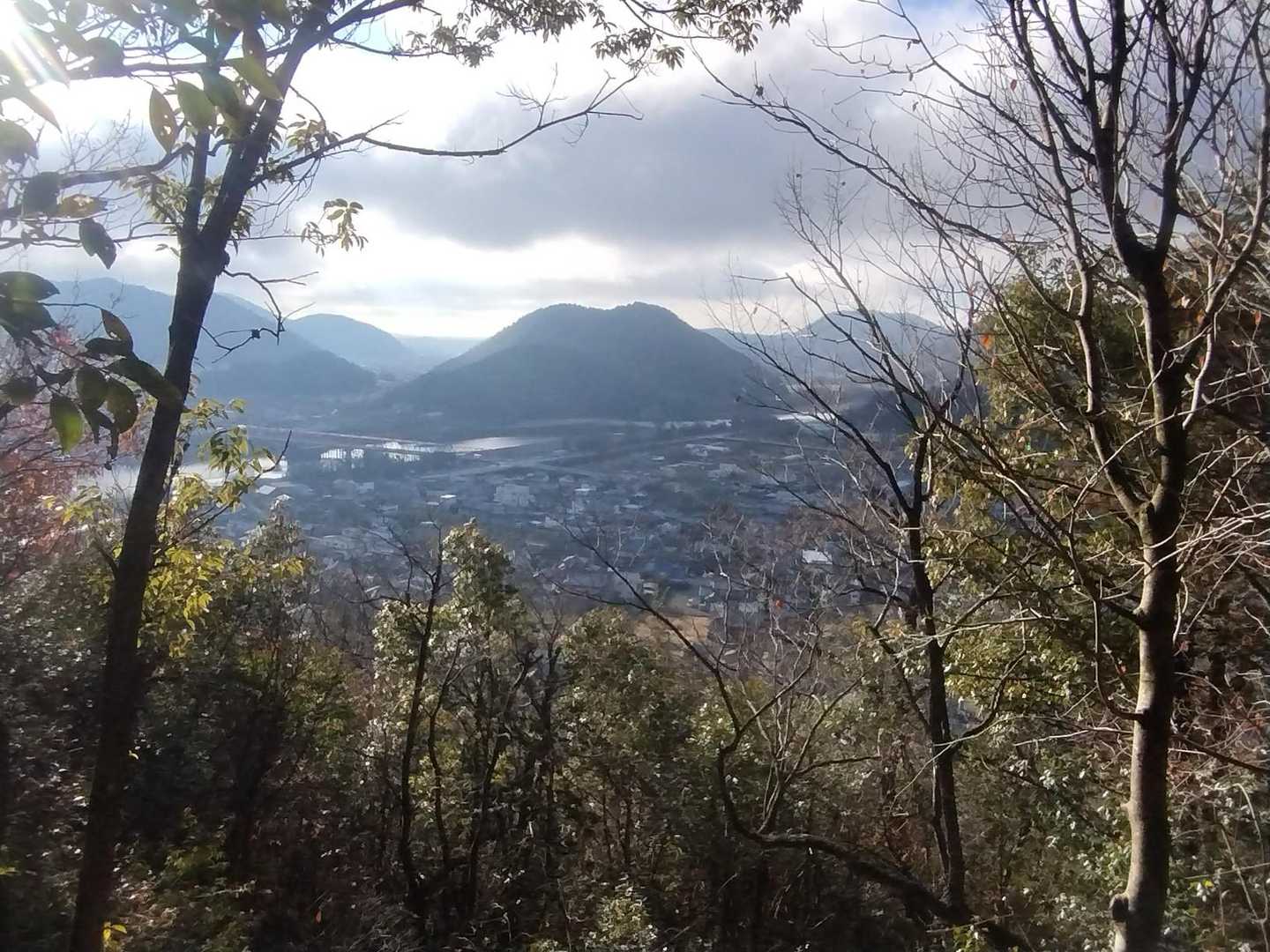 眺望はこれだけ。
下山時にソロの女性に出会いました。
