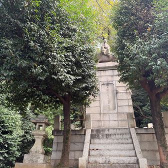 和気清麻呂とイノシシの特徴的な像が見えてきて登山道終了です
くたびれた妻と叔母をここにデボして一人で車を取りに行き二人を回収し登山終了です
三人で怪我なく無事に下山でき、お疲れ様でした