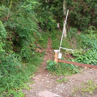 至山登山口です⛰️
右側がバリケードです