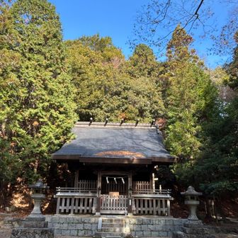 静寂に包まれた西の宮⛩️で🙏
境内が掃き清められてました😀
ここで男の子に道を尋ねられ‥‥🤨
