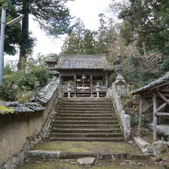 今日の目的の山、高城山の八上城跡へ。