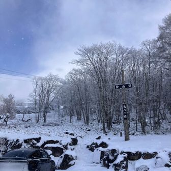 ロープウェイを使わずに登ります