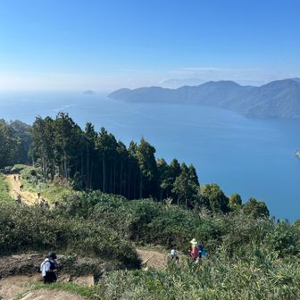 昼前の賤ヶ岳山頂から　竹生島
