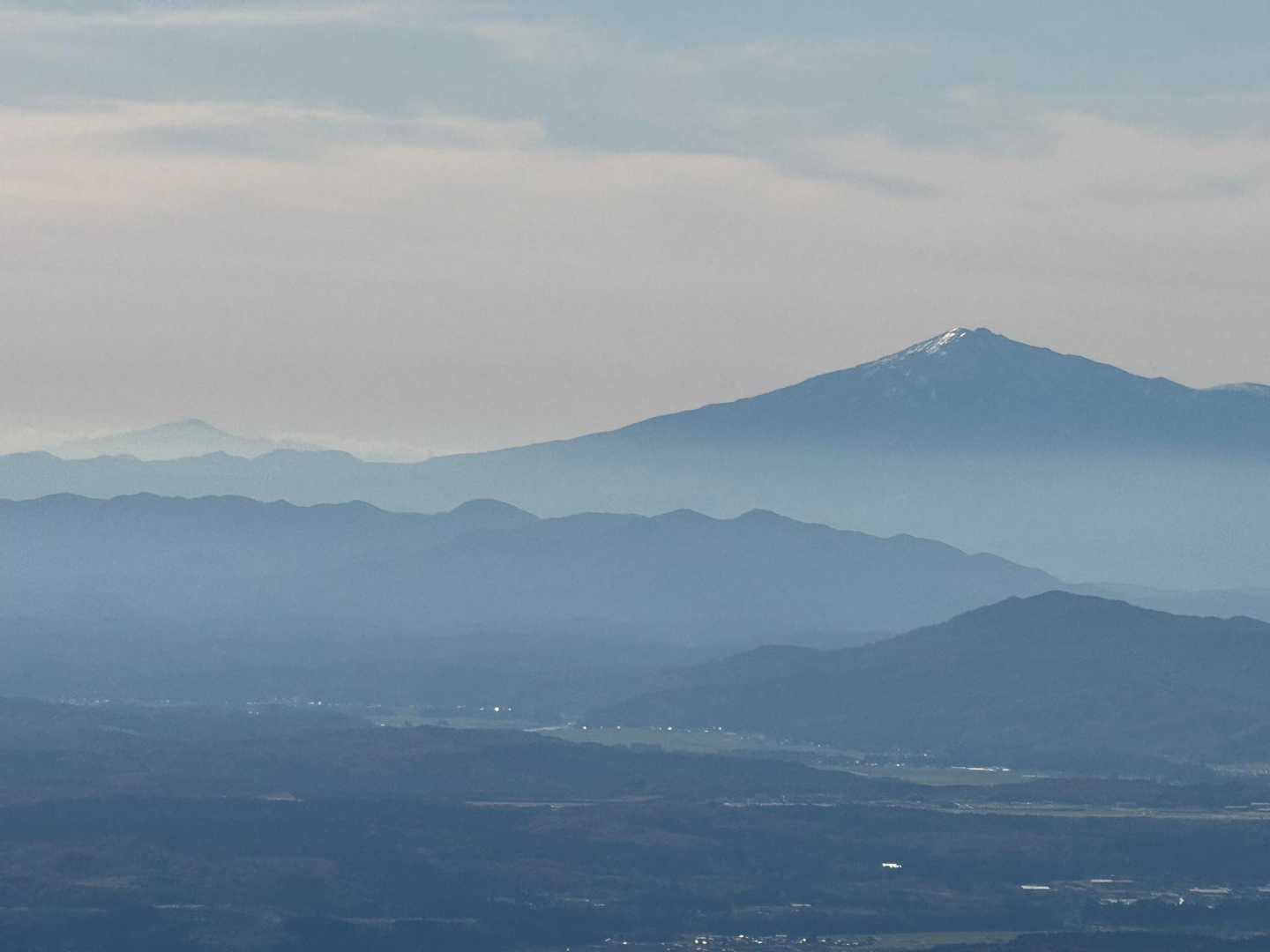 鳥海山。隣りには月山も。