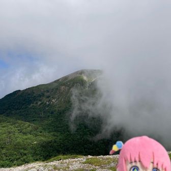 あ〜ッやめてぇ コレから登る
日光白根山の本峰が消えていく〜😭