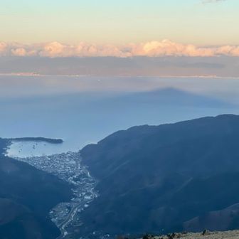 駿河湾への影達磨山