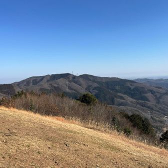 縦走した鐘撞堂山と陣見山が見える！