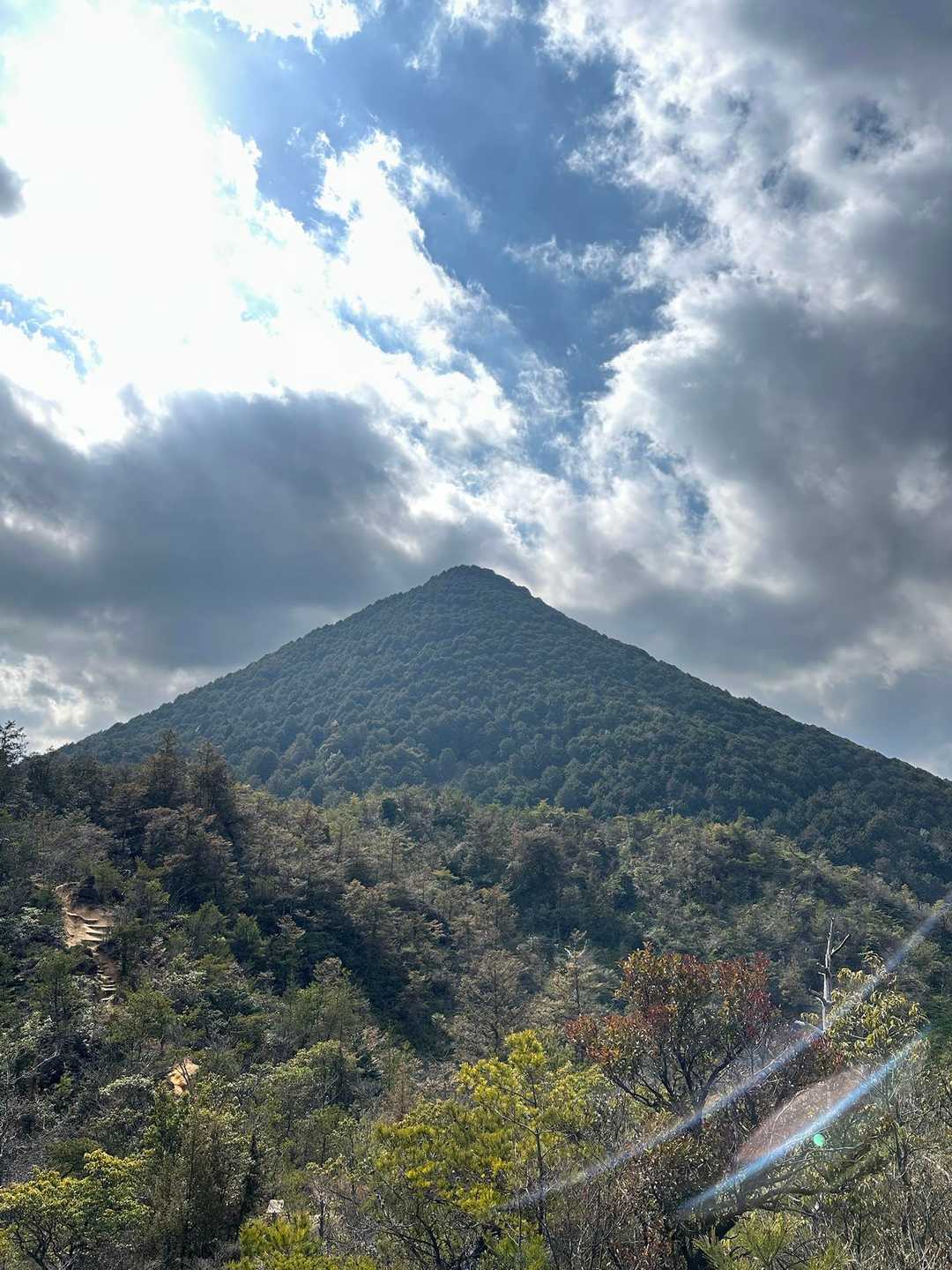 次は三上山へ

やっぱりかっこいいな〜と思いながら