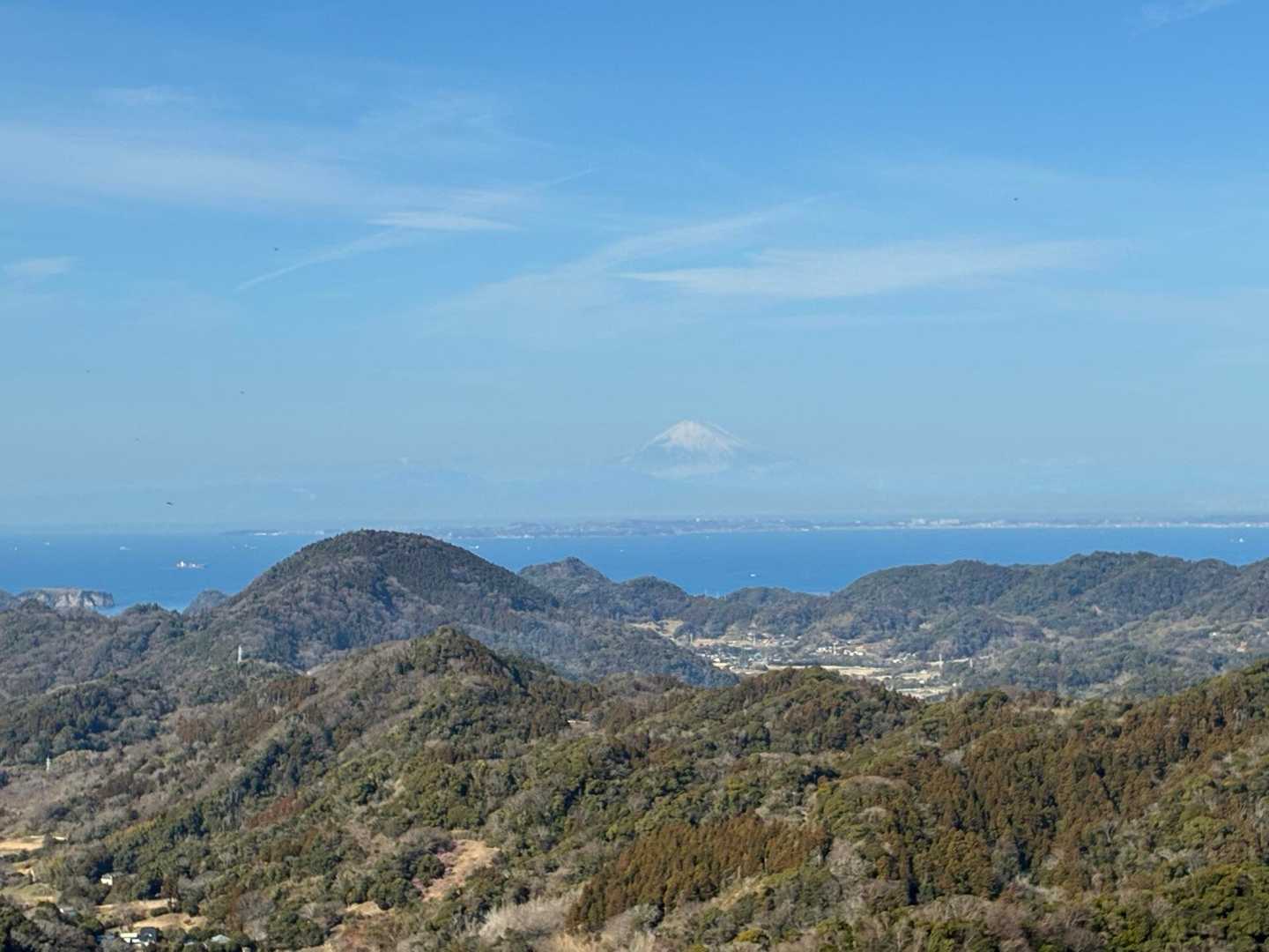 富山の奥、海の向こうに薄らと富士山🗻