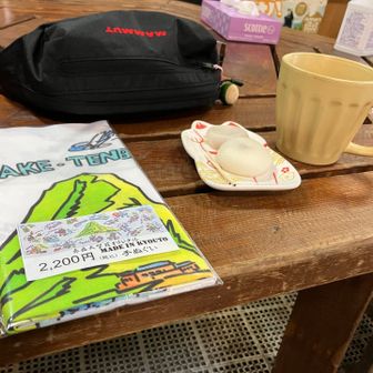 八ヶ岳山荘でバス待ち🚌自家焙煎のコーヒー500円でおかわり自由☕️