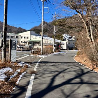 榛名富士から降りて、次は烏帽子岳に向かいます。途中に温泉♨️(ゆうすげ元湯)があります。全て登り終えたら、車でここまでくる予定...