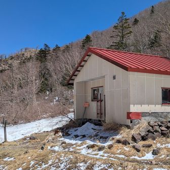 避難小屋　ここらへんで🐻に遭遇した方も　鈴や笛🪈鳴らす
後をついてきてくださった東京の方にも感謝✨
