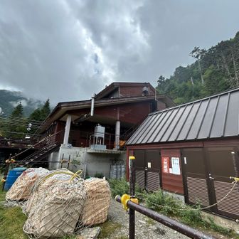 白根御池小屋に到着