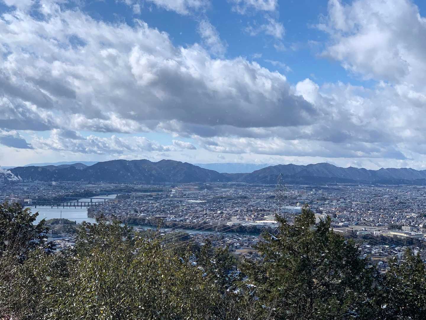 木曽川の奥は鳩吹山