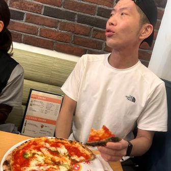 アリバイ用の男、DJリベンジ氏笑