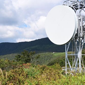 帰りは三角山を経由して
テレビ塔の下
ぽつんと見える杢蔵山を確認