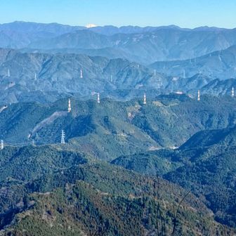 ここから見ると送電線が多いがよく分かります